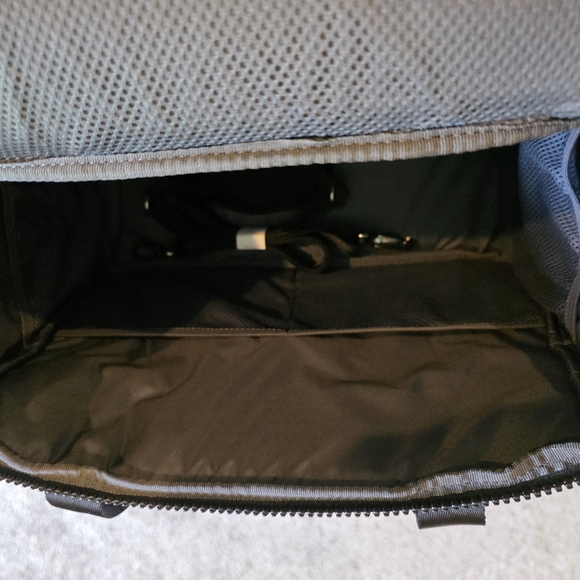 Freshly Picked Ebony Seoul Neoprene Overnighter - Picture 5 of 6